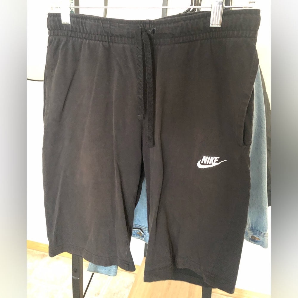 Men’s Nike black shorts, size small